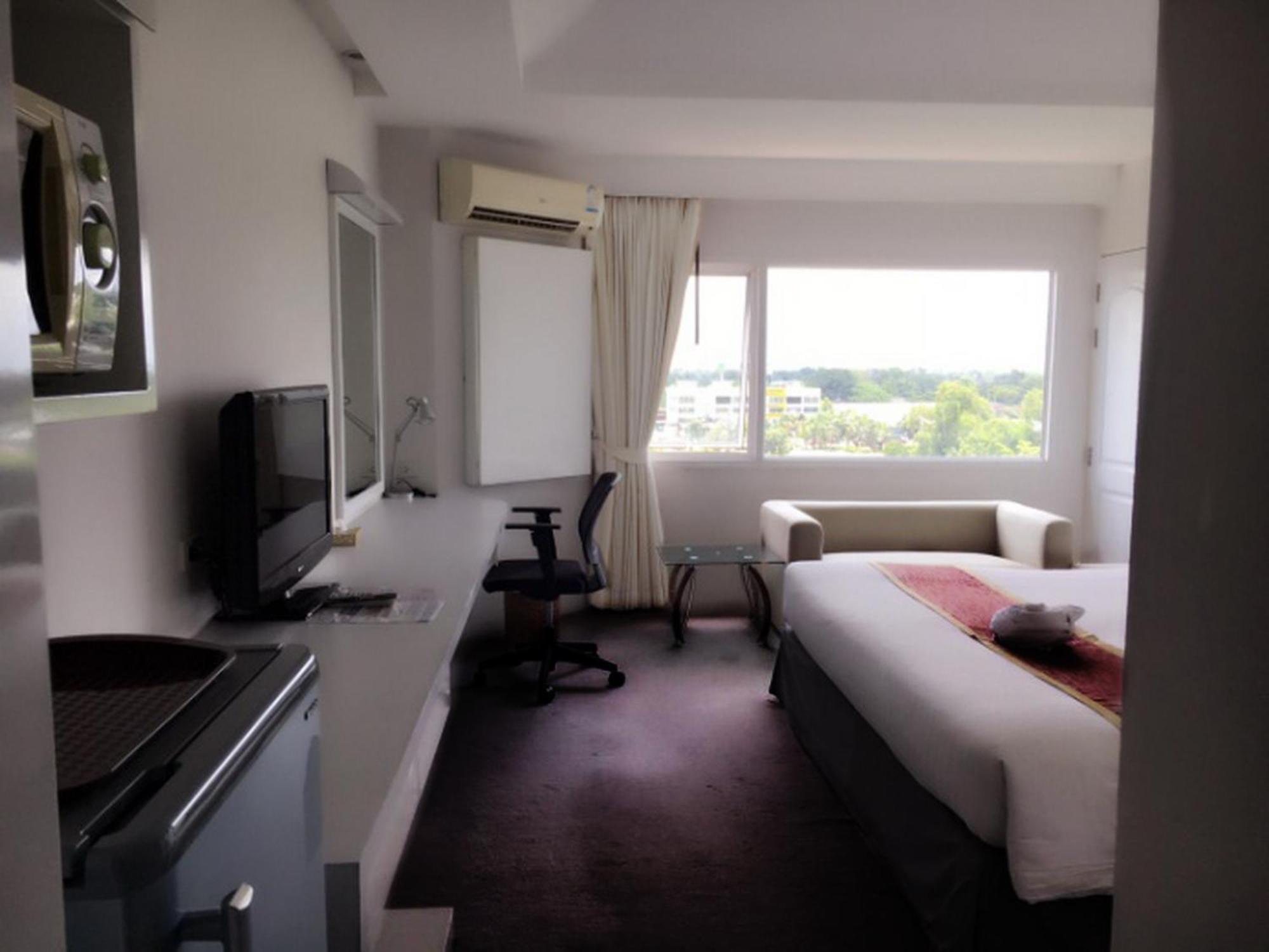 V Verve Service Apartment Hotel Chachoengsao Quarto foto